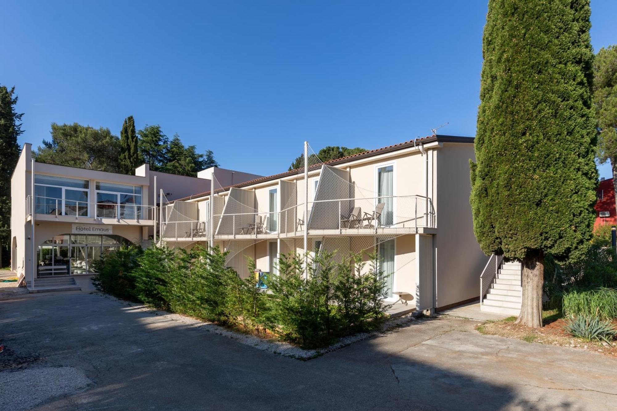 Hotel Emaus Novigrad Istria Exteriör bild