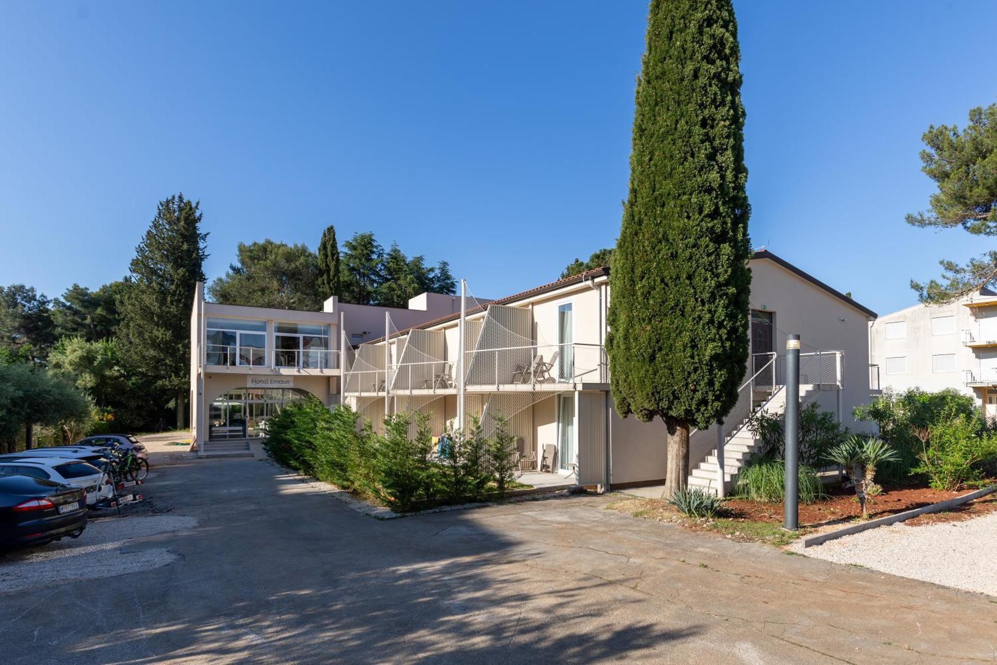 Hotel Emaus Novigrad Istria Exteriör bild